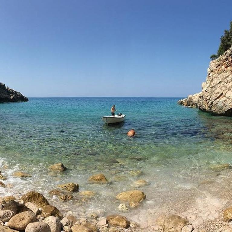 Pirate Backpackers Ulcinj Exterior photo